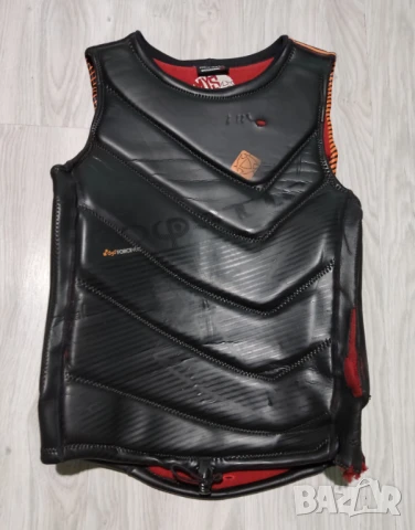 Най-добрите висок клас жилетки за джет,уейкборд,кайт и др.водни спортове, снимка 10 - Водни спортове - 28891351