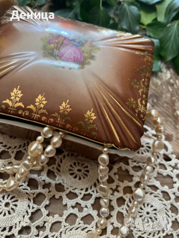 Schwarzenhammer 1946-1949 Страхотен преливащ цвят на млечен шоколад, романтична двойка и позлата  , снимка 3 - Други - 53265721