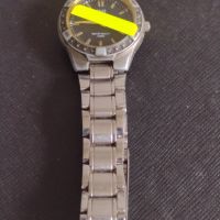 Метална верижка за дамски часовник Q/Q красив стилен дизайн 44840, снимка 1 - Каишки за часовници - 45381405