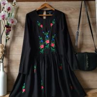 Черна рокля с бродирани цветя , снимка 4 - Рокли - 45477688