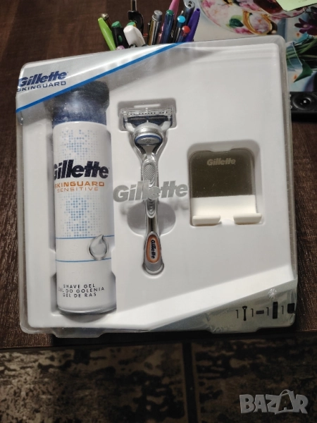 Мъжки козметичен комплект със самобръсначка GILLETTE, снимка 1