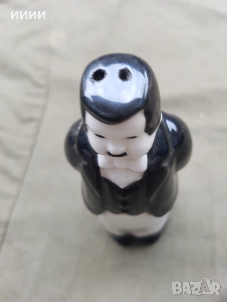 Порцеланова статуетка фигурка сервитьор солница, снимка 1