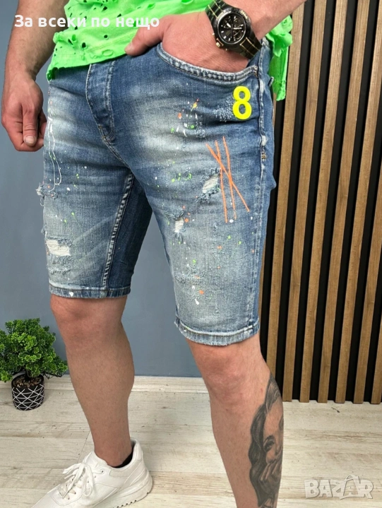 Мъжки Сини Дънкови Къси Панталони С Накъсан Ефект Неонови Детайли И Щампа Номер 8 Код moskito15, снимка 1
