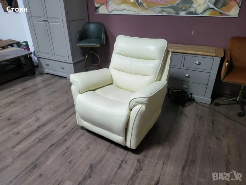 Кремав кожен фотьойл La-z-boy с електрически релаксиращ механизъм, снимка 1