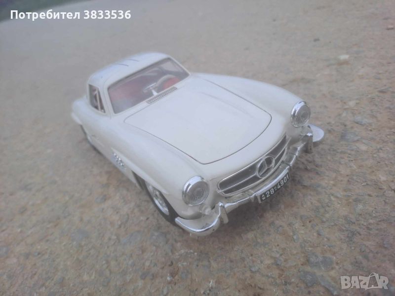 Mercedes Benz Бял цвят.Burago 1954г. 300 SL мащабен 1:18 модел ретро автомобил, снимка 1