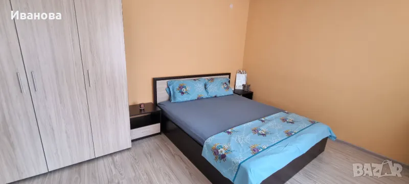 Спалня с Гардероб и нощни шкафчета, снимка 1