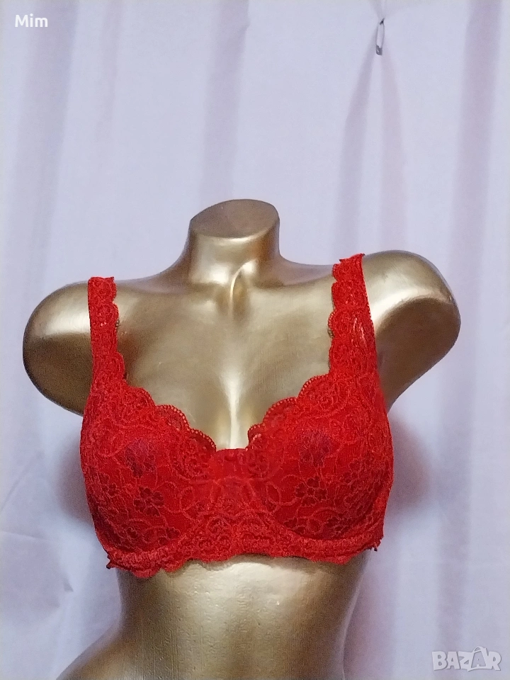 Triumph 75 B/C Червен дантелен сутиен , снимка 1