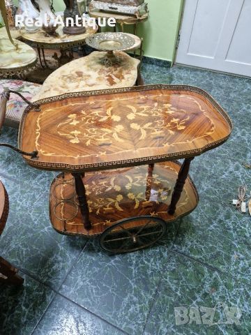 Прекрасна антикварна френска маса за сервиране дървена с интарзия и бронз , снимка 2 - Антикварни и старинни предмети - 45128545