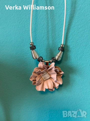 Розов (пепел от рози) комплект колие с дълги обици от кожа модел 71, снимка 3 - Бижутерийни комплекти - 53888586