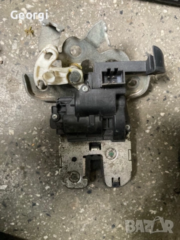 Панти Брави А3 8P Audi Рамо Чистачки, снимка 5 - Части - 54134843