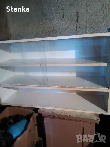 Бели кухненски шкафове