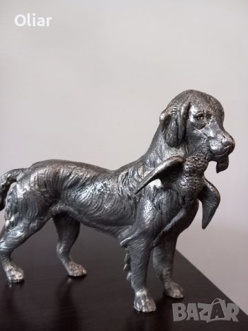 Много красива и детайлно  изработена статуетка на ловно куче. Бронз.