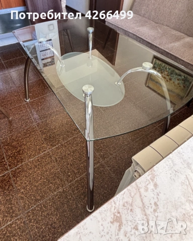 Стъклена трапезна маса