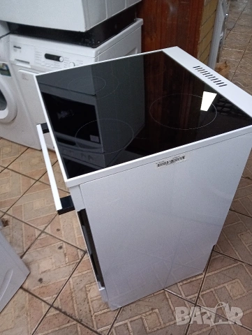 Като нова свободно стояща печка с керамичен плот Gram с две години гаранция!, снимка 3 - Печки, фурни - 53641094