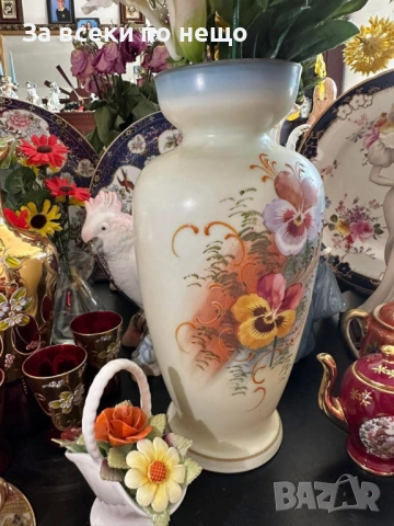 Made in France Napoleon III Hand Painted Opaline Vase with Yellow Bottom Bandage, c1890 Код P2112, снимка 2 - Декорация за дома - 54153500