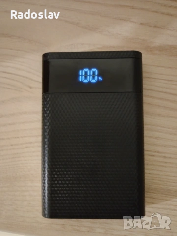 Powerbank със сменяеми Panasonic батерии и 8000 mah (40.5 Wh) реален капацитет