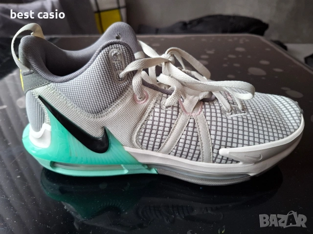 Продавам нови оригинални мъжки маратонки Nike LeBron 7.