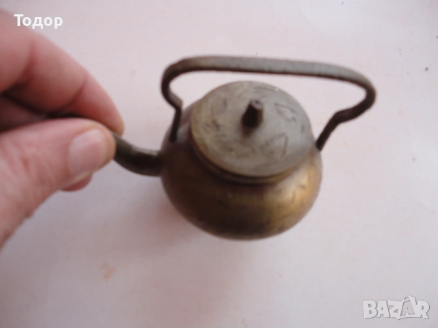 Старинен бронзов чайник съд гравюри , снимка 2 - Антикварни и старинни предмети - 54095521