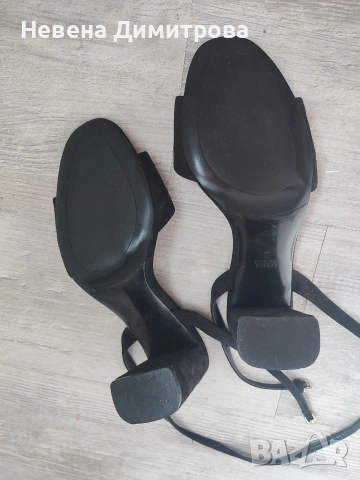 Черни велурени сандали с дебел ток 39 номер , снимка 6 - Сандали - 54215192