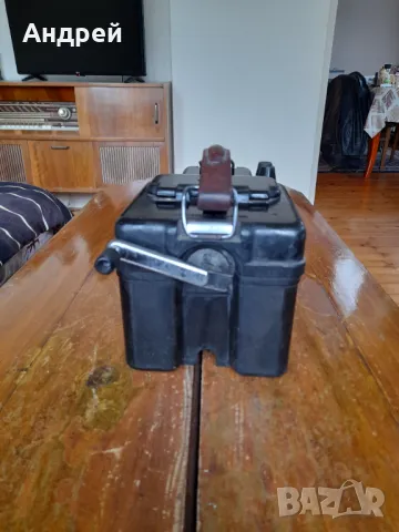 Стар мегаомметър М1101М, снимка 2 - Антикварни и старинни предмети - 49743452