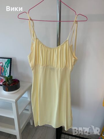 Жълта сатенена рокля, снимка 2 - Рокли - 46438584