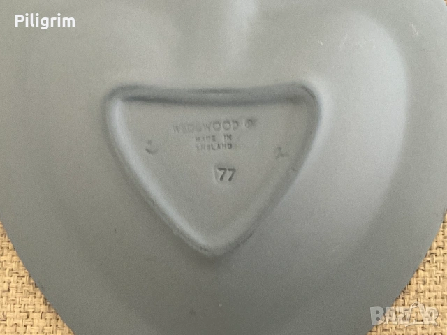 Порцеланова чиния във формата на сърце Wedgwood, Англия., снимка 4 - Декорация за дома - 53837749