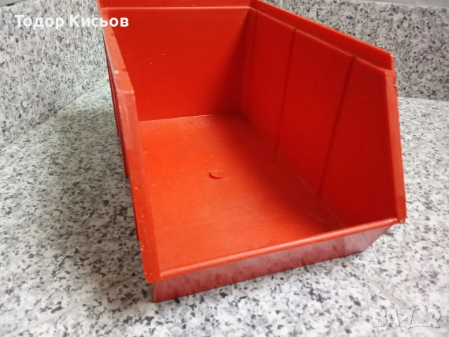 Стари български контейнери за елементи и инструменти