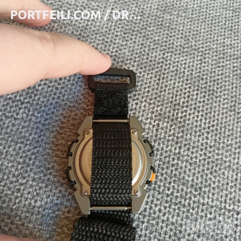 Часовник Armitron (USA) със супер подсветка, ретро стил. Марка от 1975 година., снимка 6 - Мъжки - 53607786