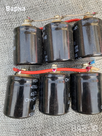 Кондензатори 4700мf, снимка 1 - Друга електроника - 45072998