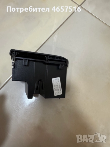 Комплект пепелник с основа за задна дясна кора на врата Golf 5 само за 40лв. 1k4857309 1K4857305, снимка 3 - Части - 52516691