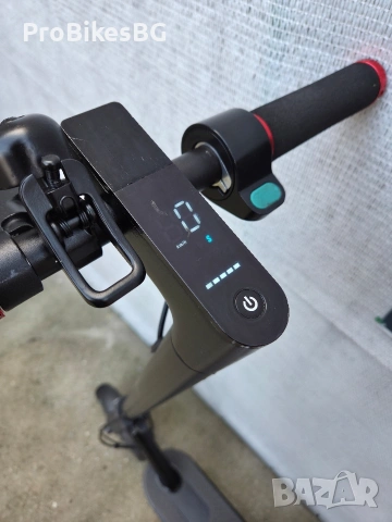 Mi Electric Scooter Pro 2 Mercedes AMG F1 Team Edition, снимка 5 - Велосипеди - 53442730