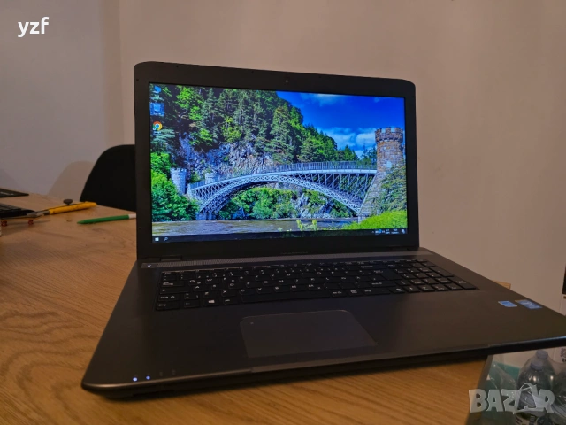 Medion Akoya E7226 17,3 инча