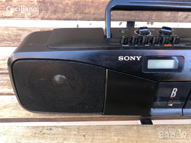 Радиокасетофон SONY CFS-W 504 L Много запазен вид!, снимка 3 - Радиокасетофони, транзистори - 49420378