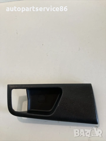 Облицовка около дръжката на задна лява врата за KIA Sportage (2007) 82611-1F000