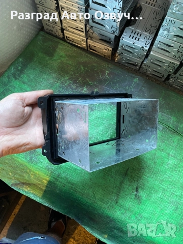 Преходна рамка с монтажто желязо за VW Golf 5, Sharan, Touran и други. От оригинално радио към 2DIN, снимка 6 - Аксесоари и консумативи - 51872976