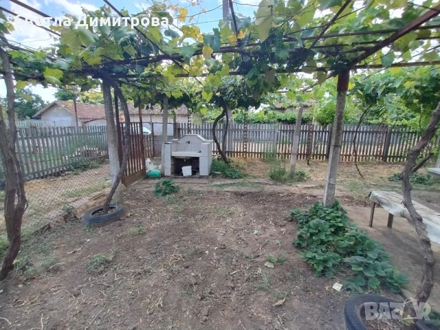 Продавам къща с дворно място в с. Дъбовик, снимка 4 - Къщи - 50255995