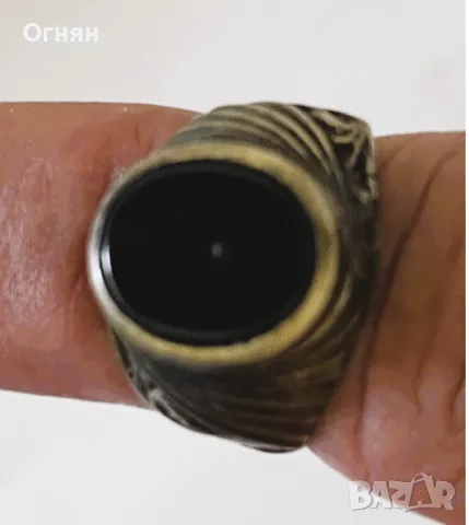 Стар пръстен с камък