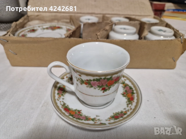 Комплект нови чашки за кафе