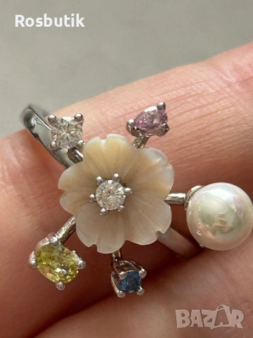 Красив сребърен пръстен със седефено цвете перла и топази , снимка 2 - Пръстени - 53259877