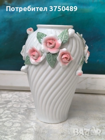Ваза с декорация рози