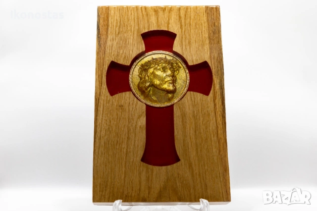 Релефна дървена икона с позлатен образ на Исус Христос, инкрустиран в смола