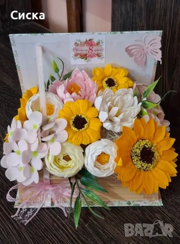 Разнообразие на кутия книга със сапунени цветя, снимка 6 - Подаръци за жени - 40305124