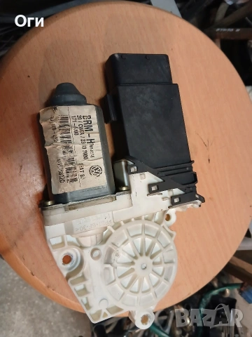 Моторче ел.стъкло за Сеат Леон и Толедо F005 S0 0048 / 1J1959802D