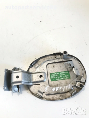 Врата капачка на резервоара за гориво сребрист за Mazda 3 1.6 бензин 16V (2005) BP4K, снимка 2 - Части - 53661437