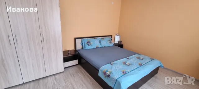 Спалня с Гардероб и нощни шкафчета, снимка 1