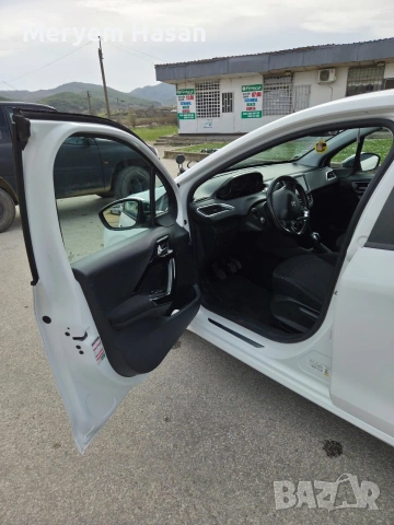 Peugeot 208 2017 1.2, снимка 6 - Автомобили и джипове - 53037377