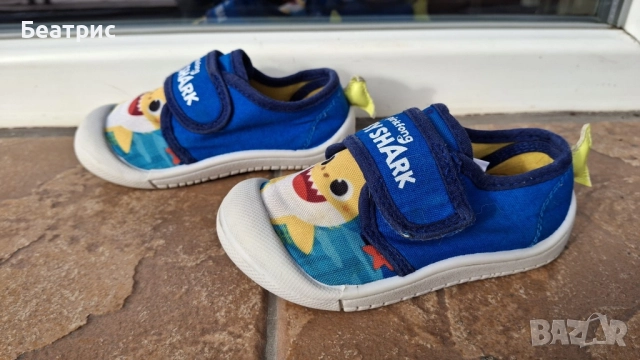 Олекотени пантофи с Baby shark, снимка 3 - Детски пантофи - 52908628