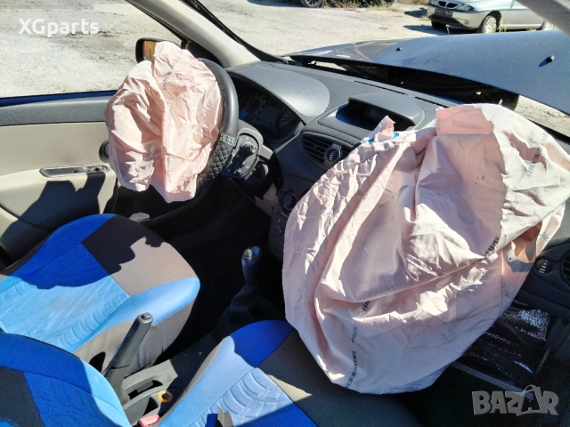 Renault Clio III 1.2 бензин 75к.с. 2007г. на части, снимка 4 - Автомобили и джипове - 51817353