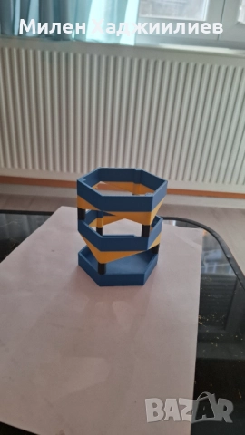 Моливник с уникален дизайн