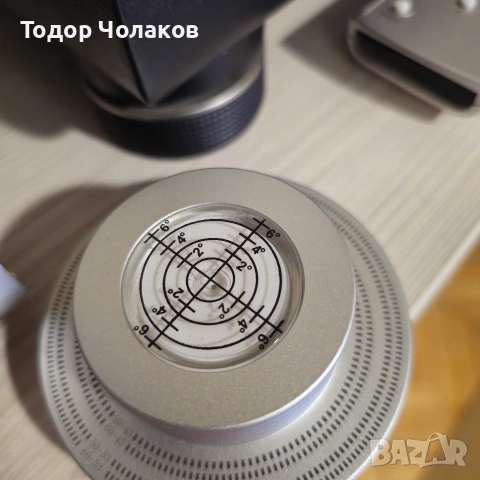 Клампа Record Aluminum Stabilizer with Bubble Level Silver Cтабилизатор, снимка 3 - Грамофони - 53393570